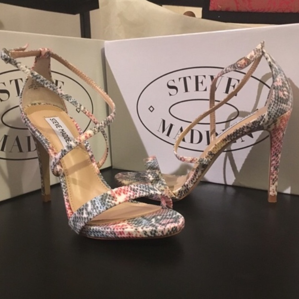 FLASH SALE Steve Madden